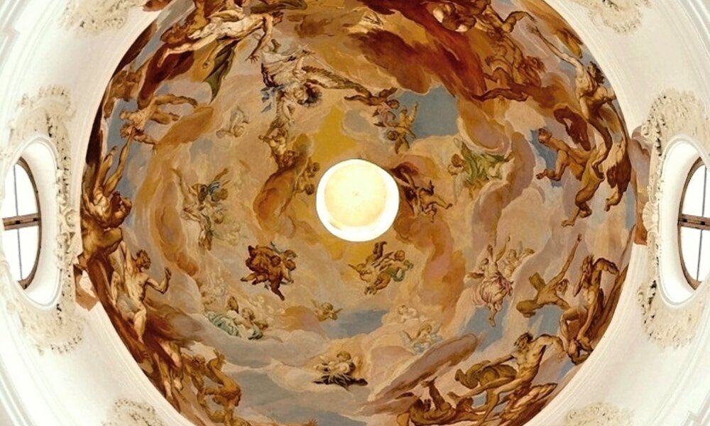 Pohled do kupole s freskou