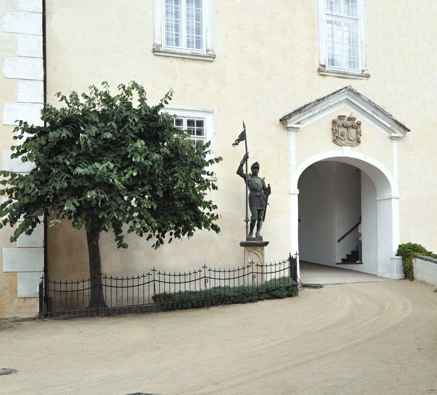 Lípa stříbrná na prvním nádvoří 